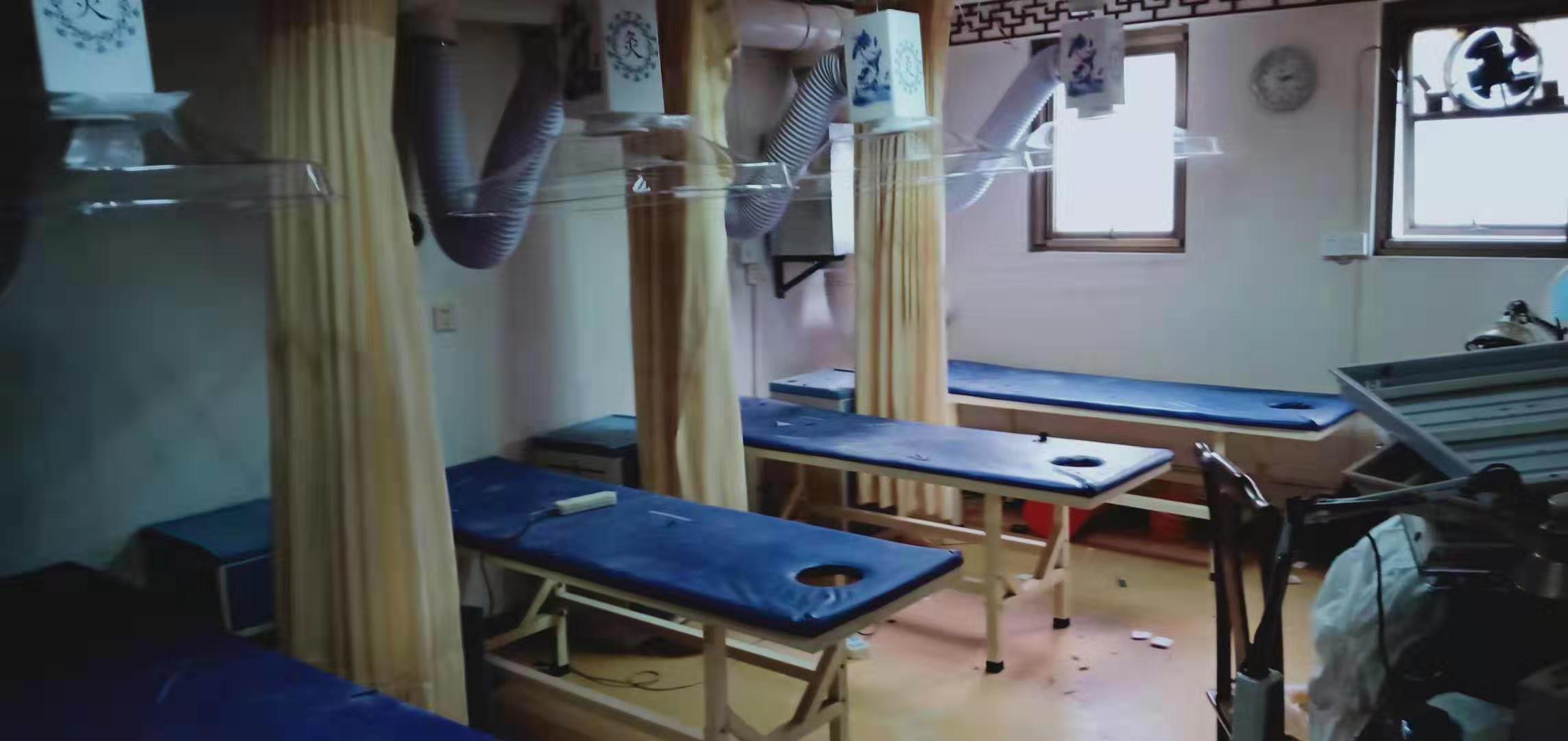 上海中醫(yī)診所(華仔)艾灸排煙系統(tǒng)安裝完工