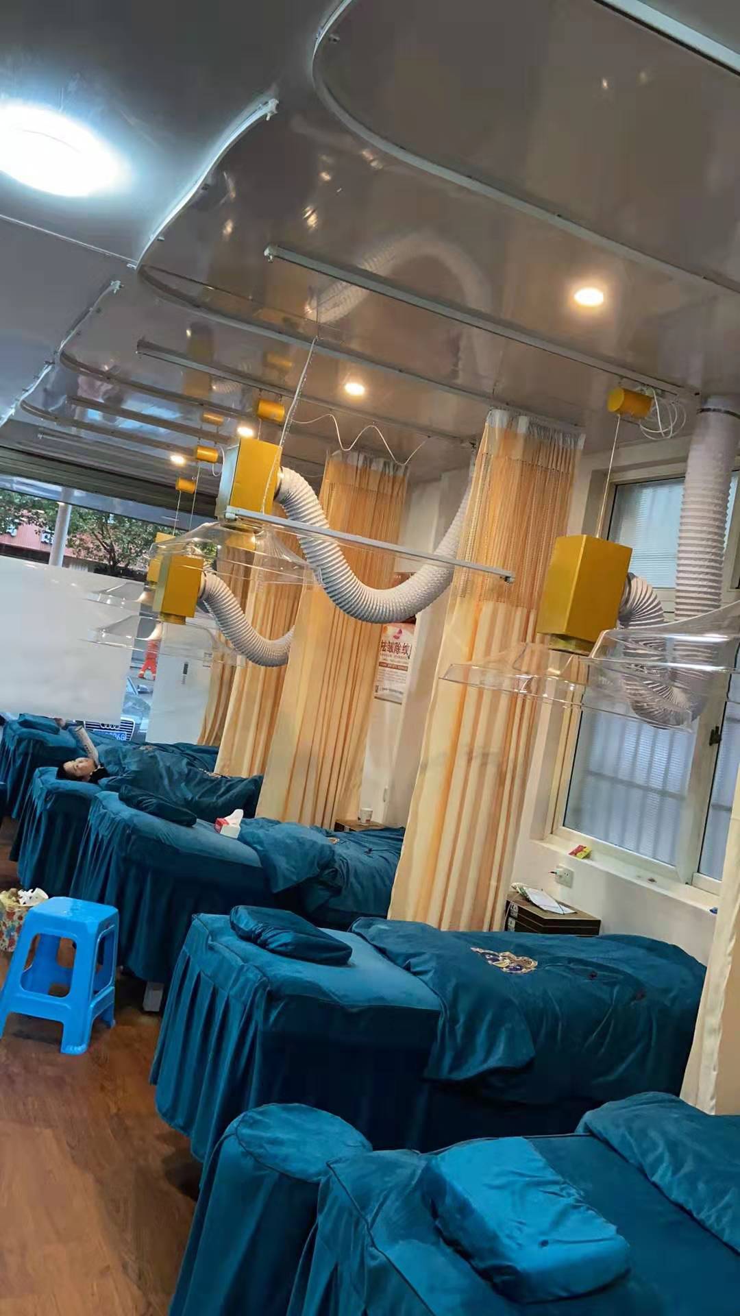 杭州診所(華仔)專業艾灸排煙系統安裝